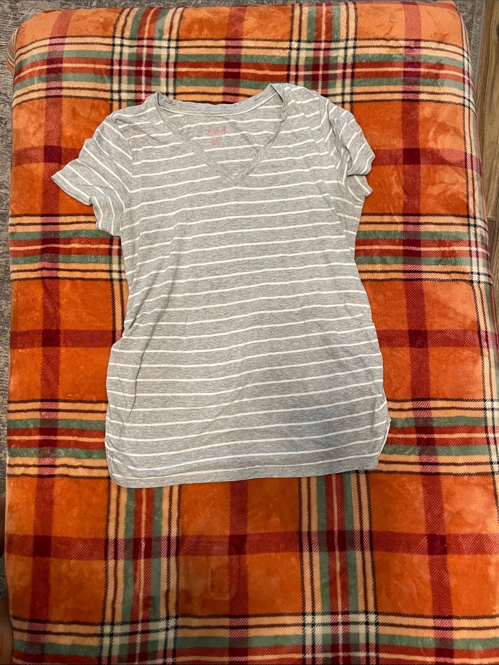 Size medium maternity tshirt bundle - Picture 2 of 7